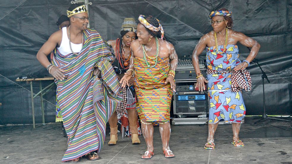 Verschiedene Tänze gehören zum Bühnenprogramm des Festes der Kulturen. Foto: Aiko Recke