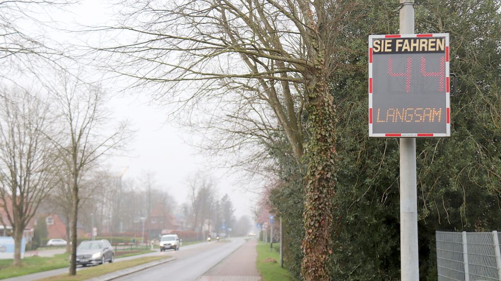 Verkehrssmiley-Tafeln erinnern Autofahrer an ihre Geschwindigkeit. Foto: Karin Böhmer
