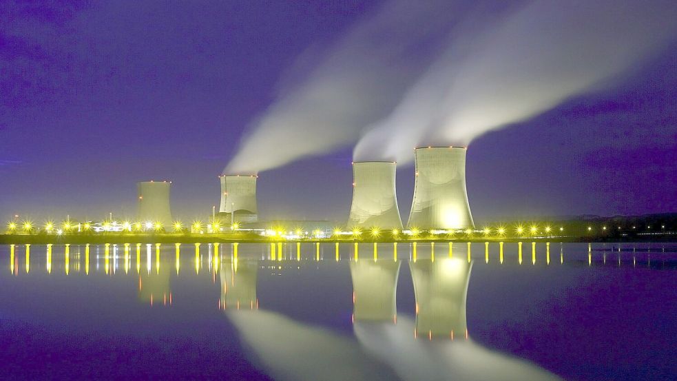 Das französische Kernkraftwerk Cattenom an der Model nahe der deutschen Grenze. Weltweit sind der Internationalen Atomenergiebehörde zufolge 415 Reaktoren zur Stromproduktion in Betrieb. Foto: epa Karaba/EPA_FILE/dpa