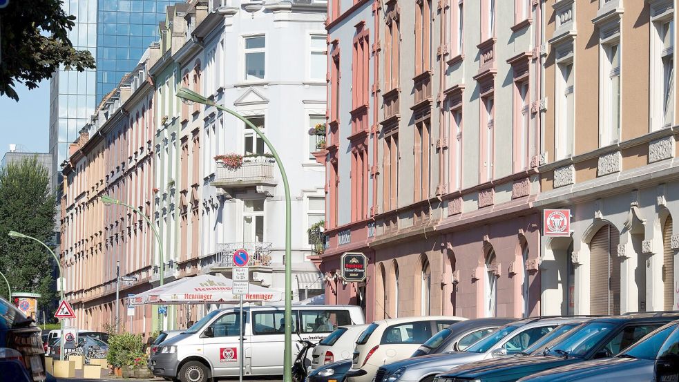 Blick auf eine Häuserzeile im Frankfurter Nordend. Foto: Frank Rumpenhorst/dpa