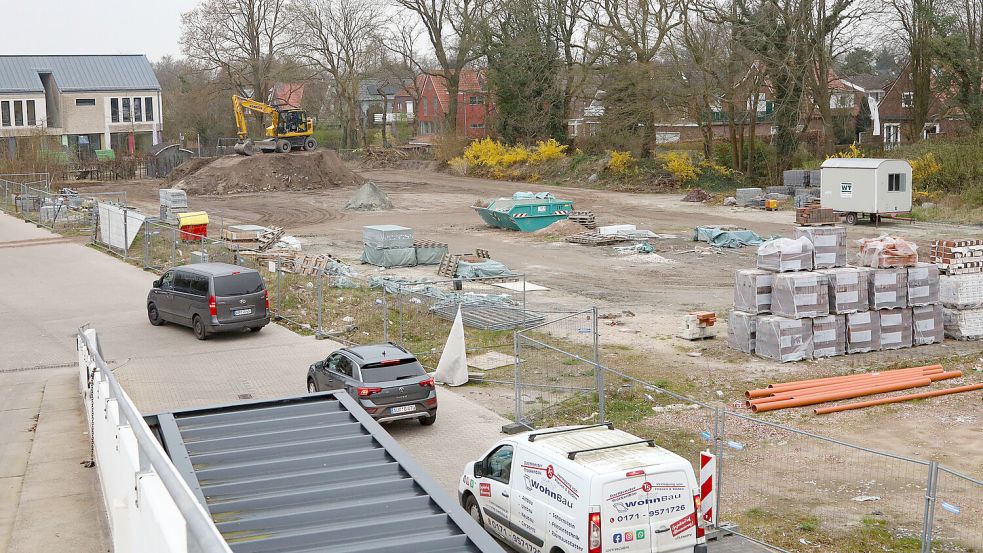 Neben der Auffahrt zum oberen Parkdeck soll noch ein Gebäude entstehen. Foto: Romuald Banik