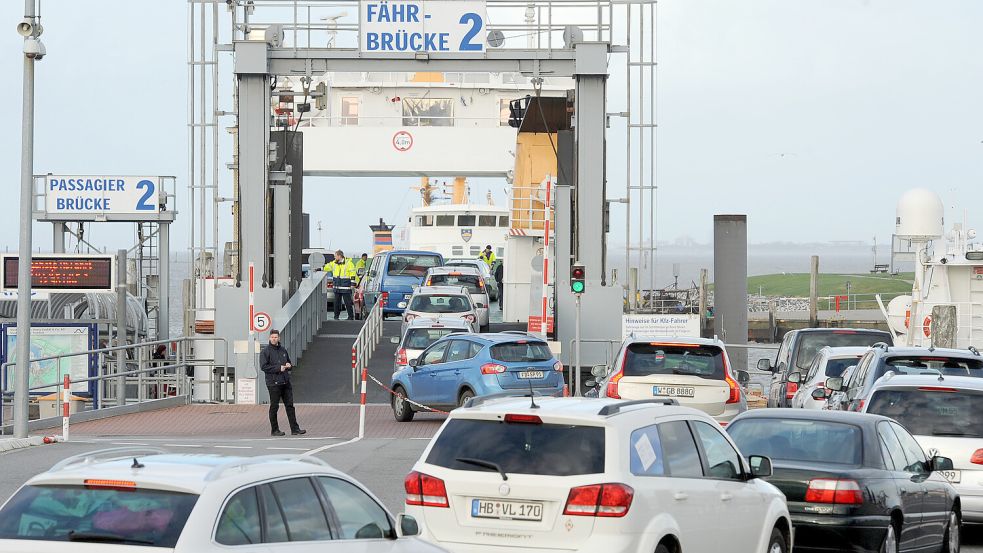 Die Autoplätze sind am Sonnabend auf den Fähren nach Norderney bereits ausgebucht. Foto: DPA
