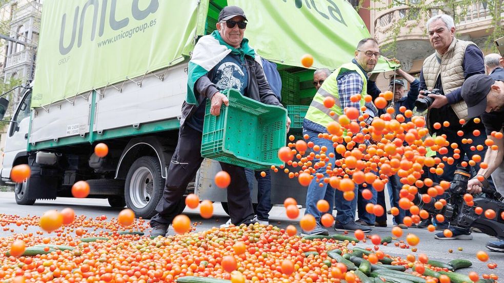 In den vergangenen Wochen haben Bauern in mehreren europäischen Ländern gegen zu hohe Umweltauflagen protestiert - wie hier in Spanien. Foto: Álex Cámara/EUROPA PRESS/dpa