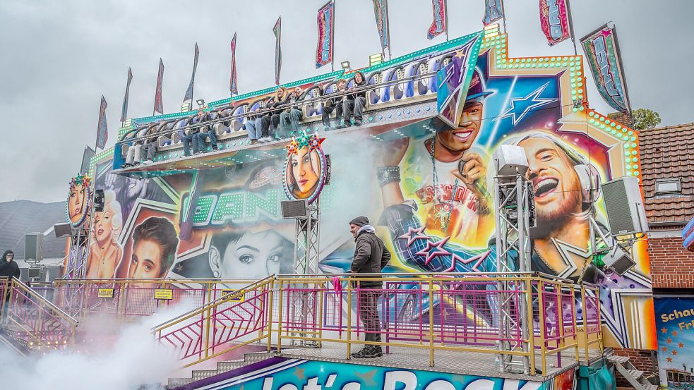 Der Disco Dance stand schon am Freitagnachmittag unter Dampf. Foto: Folkert Bents