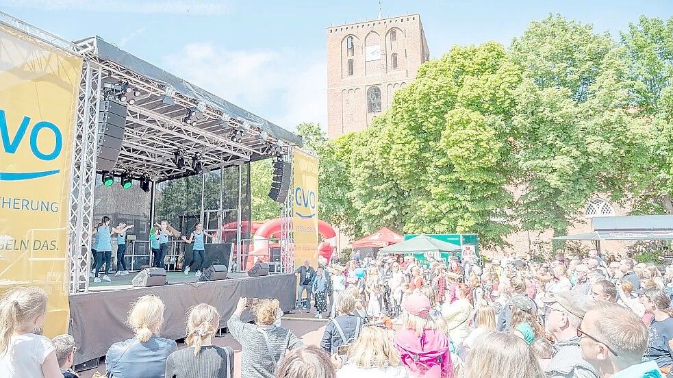 Das Straßenfest in Marienhafe ist regelmäßig ein Zuschauermagnet. Foto: Folkert Bents