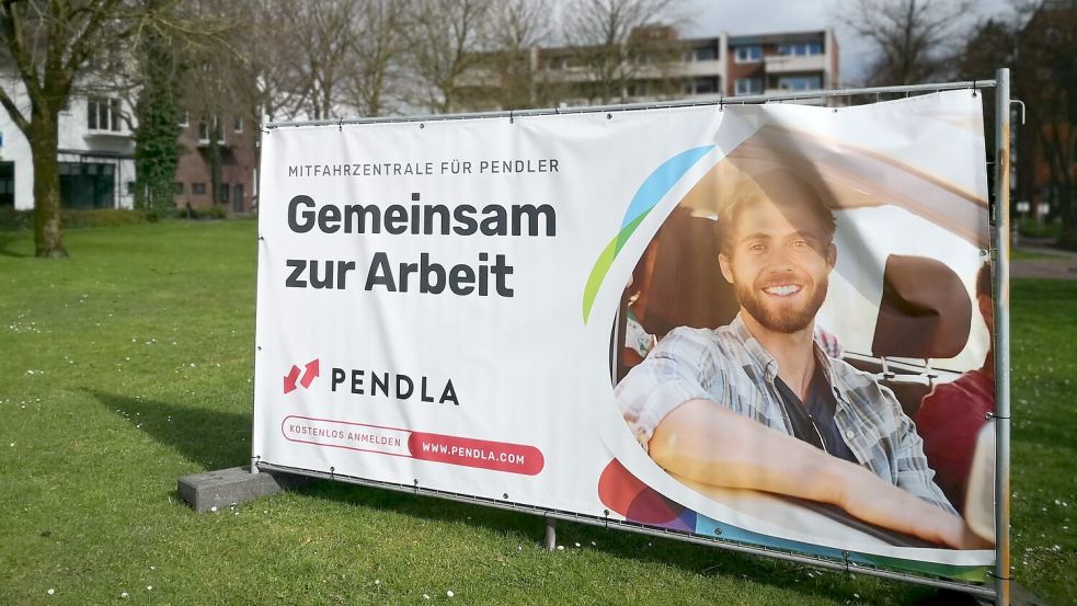 Mit mehreren Bannern wirbt die Stadt für das neue Portal. Foto: Karin Böhmer
