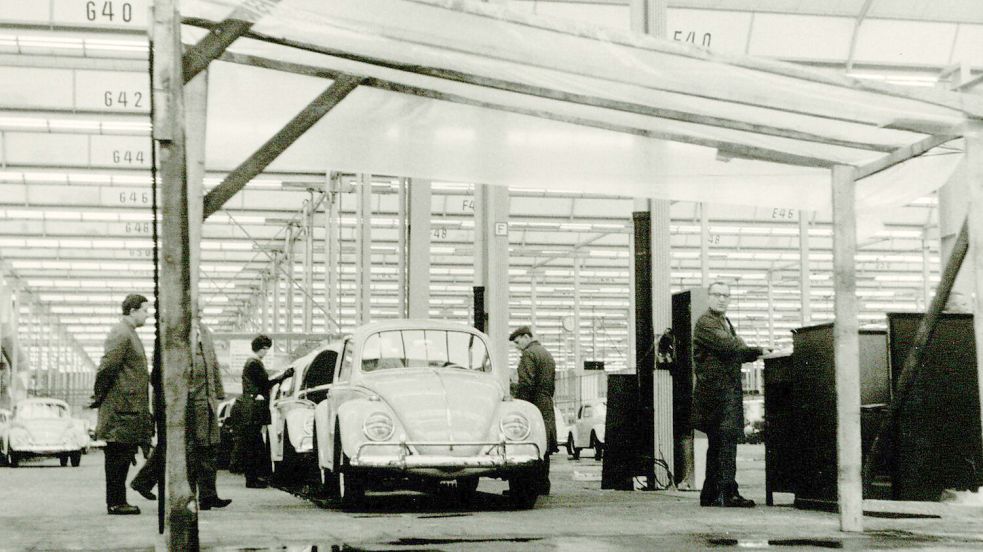 Mit dem VW-Käfer fing 1964 in Emden ein großes Stück Stadtgeschichte an. Foto: Archiv