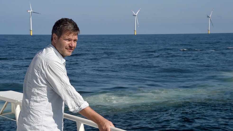 Schon als schleswig-holsteinischer Umwelt- und Landwirtschaftsminister setzte sich Robert Habeck für die Windkraft ein. Foto: dpa/Carsten Rehder