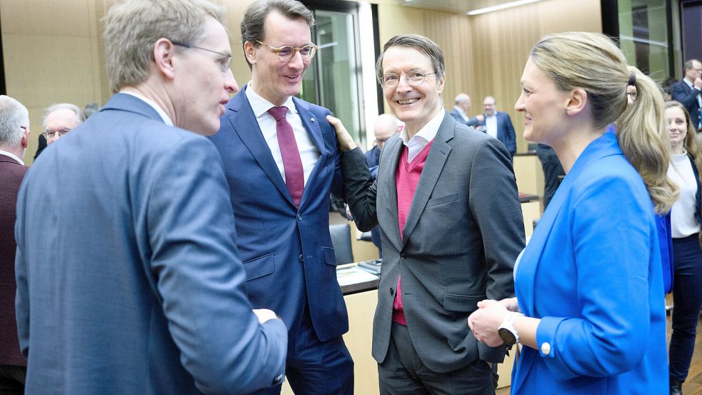 Im Bundesrat ist SPD-Gesundheitsminister den CDU-Chefs der Länder ganz nah. Im Bundestag sind Regierung und Union weit voneinander entfernt. Foto: Bernd von Jutrczenka/dpa