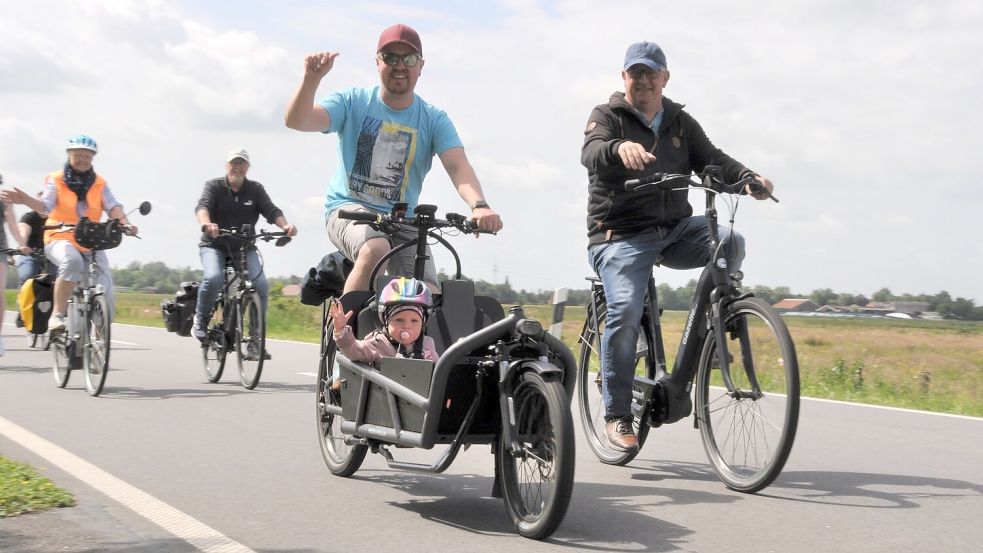 Schon in den Vorjahren wurde für einen Radweg an der Landesstraße 1 demonstriert. Foto: Kim Hüsing