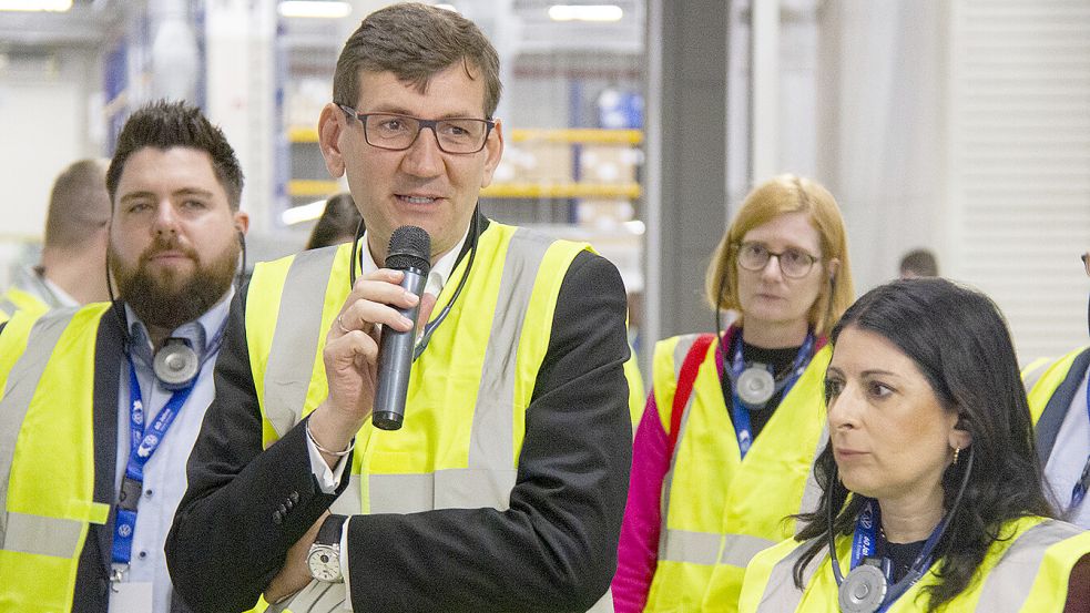 Konzernpersonalvorstand Gunnar Kilian und Konzernbetriebsratsvorsitzende Daniela Cavallo waren in Emden zu Gast. Foto: Volkswagen Emden