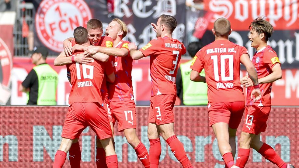 Die Kieler kommen dem Aufstieg in die Bundesliga immer näher. Foto: Daniel Karmann/dpa