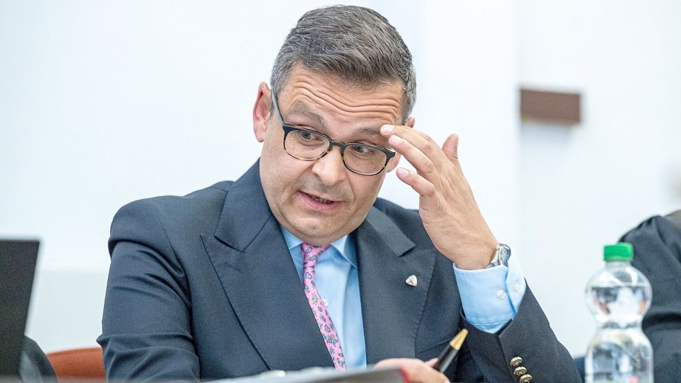 Der österreichische Ex-Politiker Gerald Grosz will gegebenenfalls bis vor das Bundesverfassungsgericht ziehen. Foto: Armin Weigel/dpa