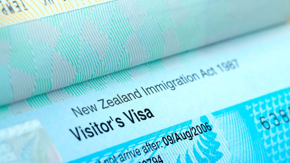 Ein Visum zu bekommen, soll erschwert werden. Foto: IMAGO/YAY Images