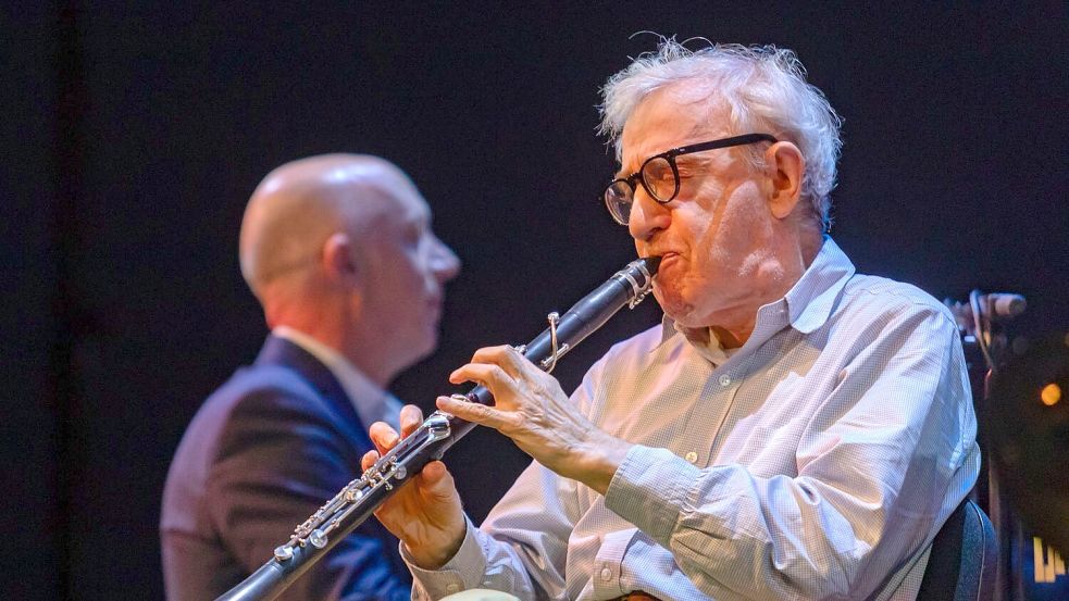 Woody Allen an der Klarinette 2023 beim Barcelona Jazz Festival. Foto: Kike Rincón/EUROPA PRESS/dpa