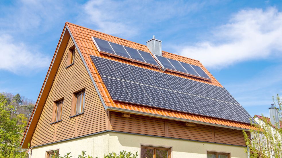 Mit Solaranlagen lässt sich eigener Strom produzieren, das schont Umfeld und Geldbeutel. Foto: IMAGO/Herrmann Agenturfotografie