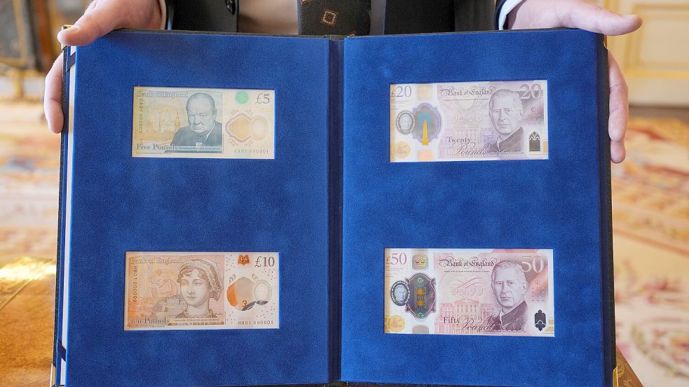 Das Porträt von König Charles III. wird auf die neuen Banknoten gedruckt. Foto: dpa/Yui Mok