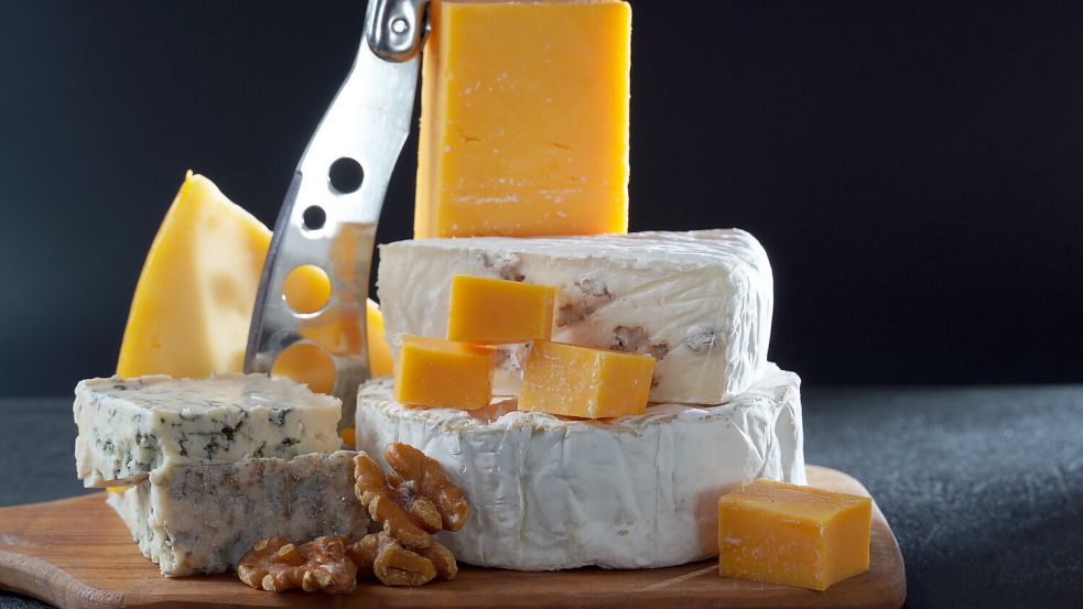 Welche Käsesorten besser mit oder ohne Rand zu genießen sind, kann eng mit der Art des Käses zusammenhängen. Foto: IMAGO/Panthermedia