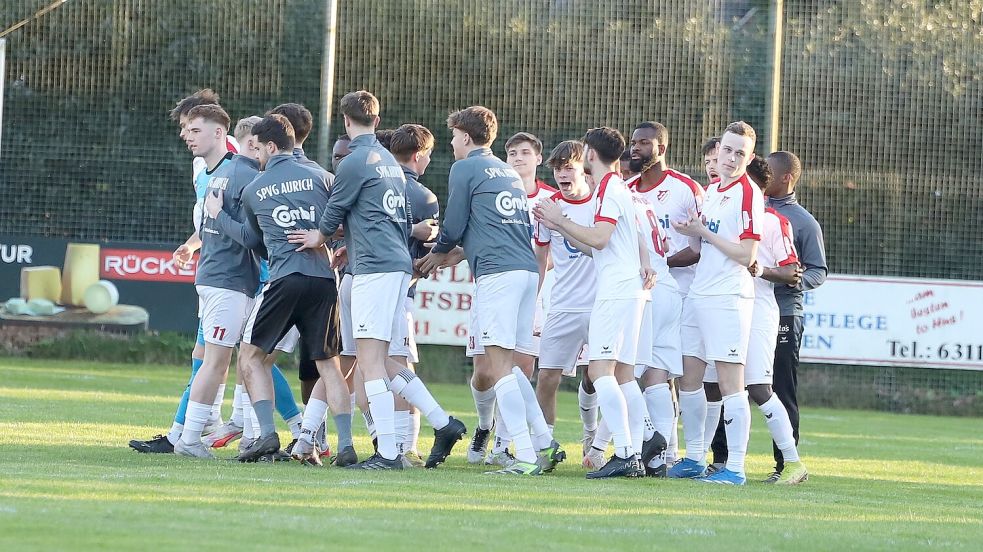 Die junge Auricher Mannschaft hat sich erstaunlich schnell gefunden. Sie zeigt ansehnlichen Fußball und punktet regelmäßig. Foto: Wilfried Gronewold
