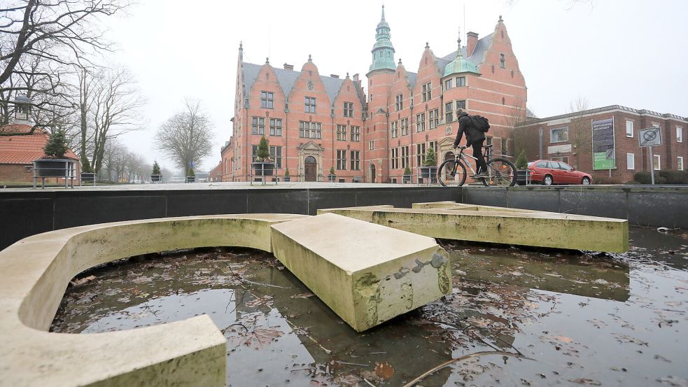 Der „Oll Haven Auerk“, also das angedeutete alte Hafenbecken bei Pingelhus und Ostfriesischer Landschaft, soll wieder abgebaut werden. Foto: Romuald Banik