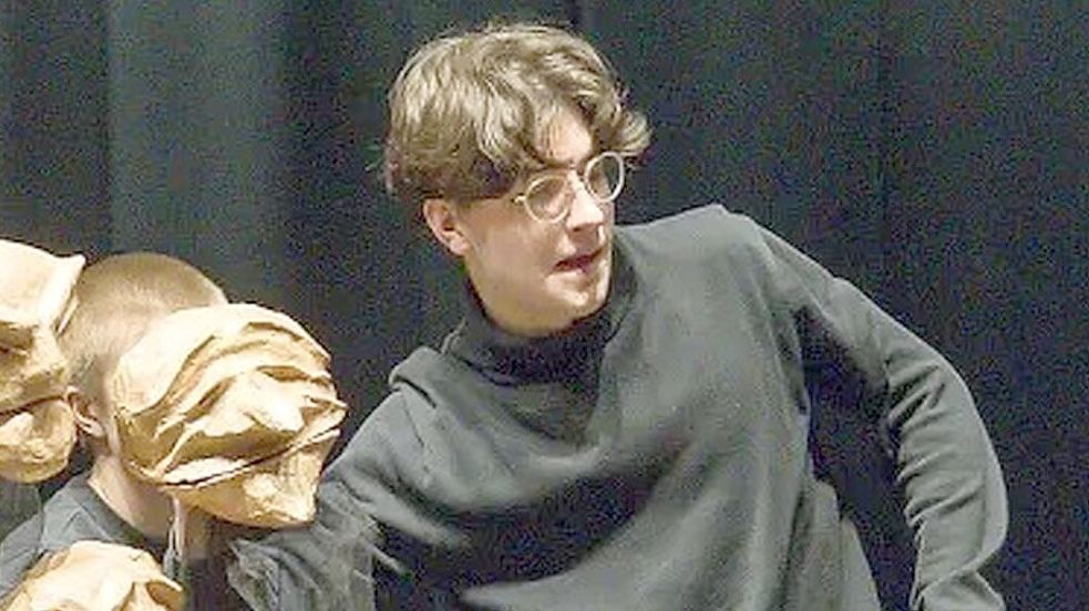 Lorenz Bahro (hier in einem Theaterstück) war einer der Schüler, der sich sieben Stunden lang konzentrieren musste. Foto: Stephan Friedrichs