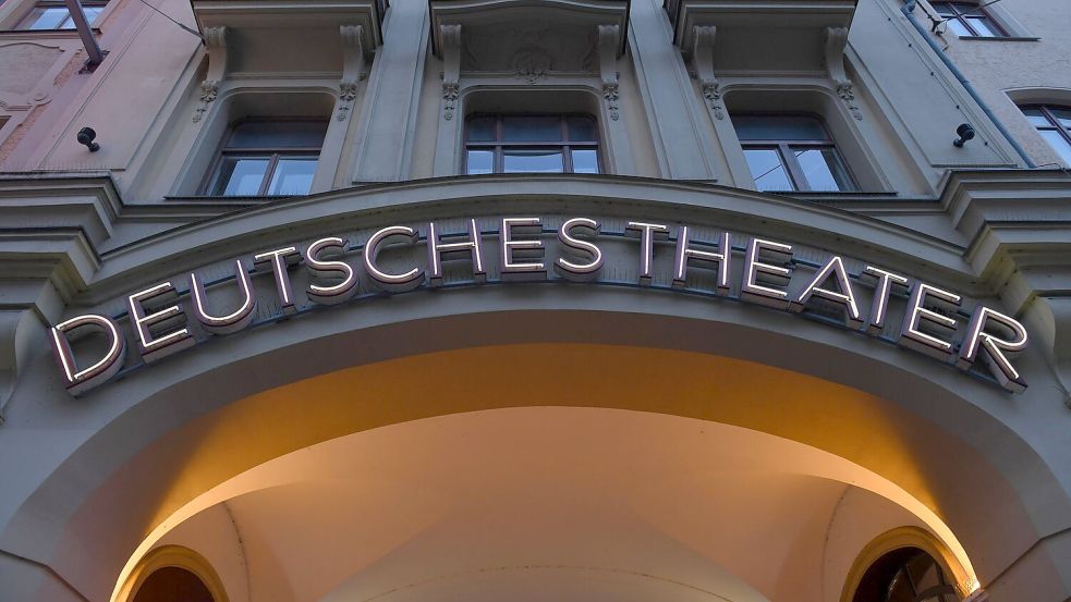Das Foto zeigt das Deutsche Theater in München. Am Freitag wird dort „Die Zauberflöte“ als Musical uraufgeführt. Foto: Felix Hörhager/dpa