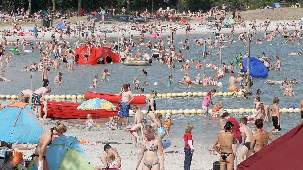 Im Hochsommer ist es am Badesee Tannenhausen brechend voll. Foto: Archiv/Ortgies
