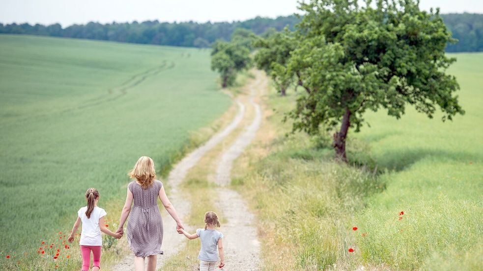 In der Elternzeit nicht an die Arbeit zu denken, kann gut für die Gesundheit sein und hilft, sich ganz auf die Familie zu fokussieren. Foto: picture alliance/dpa/dpa-Zentralbild