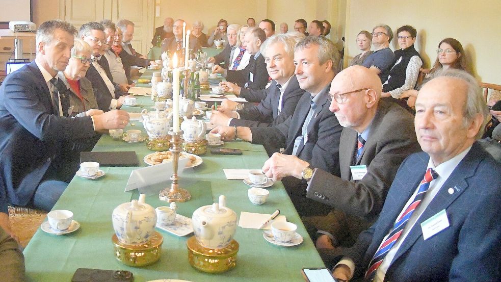 Ein Teil der Teilnehmer und Besucher der Landschaftsversammlung am Sonnabend in Aurich. Foto: Gerd-Arnold Ubben