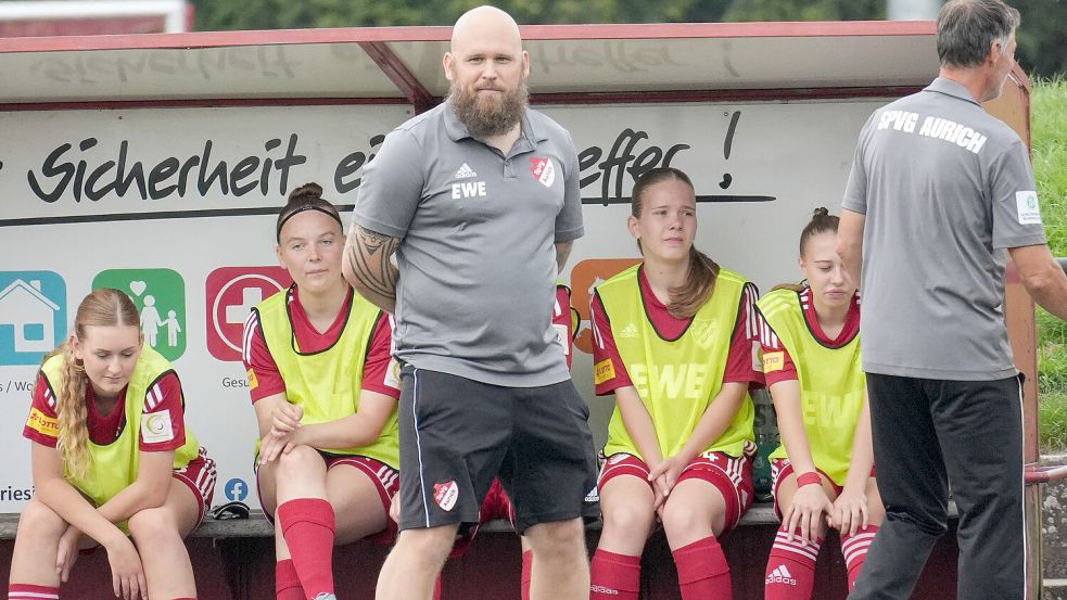 SpVg-Trainer Tammo Pfeiffer hat den Aufstieg in der Fußball-Oberliga noch nicht ganz abgeschrieben. Foto: Helmut Vortanz