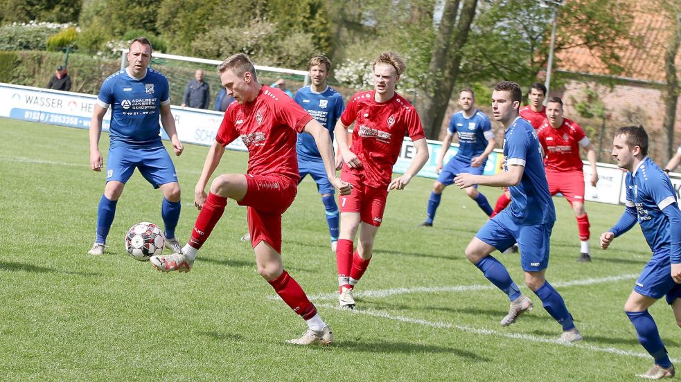 Westerende tat sich schwer gegen die zweite Mannschaft von BW Borssum.Fotos: Wilfried Gronewold