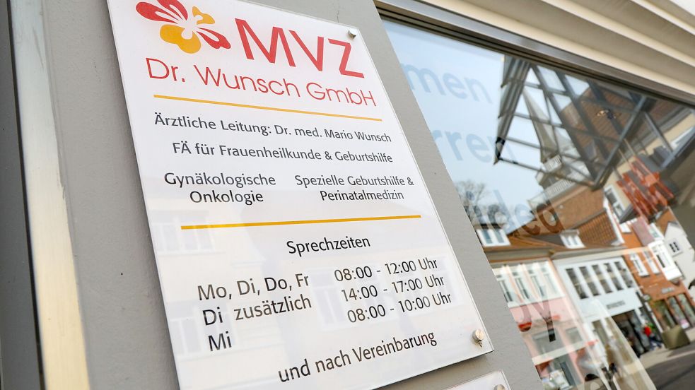 Die Praxis Dr. Wunsch in der Auricher Burgstraße setzt ihren Betrieb im Klinik-Konzern unverändert fort.Foto: Romuald Banik