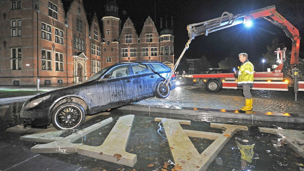 In den Hafenbecken sind immer wieder Fahrzeuge havariert. Foto: Archiv/Ortgies