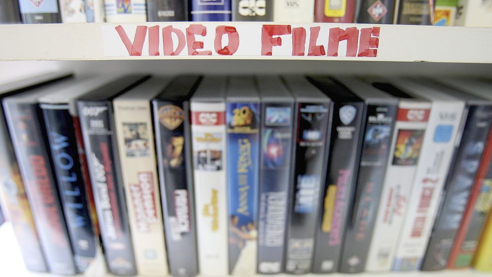 Viele Menschen dürften ihre Videokassetten aussortiert haben, doch manche Disney-Ausgaben sind wertvoll. Foto: IMAGO/biky