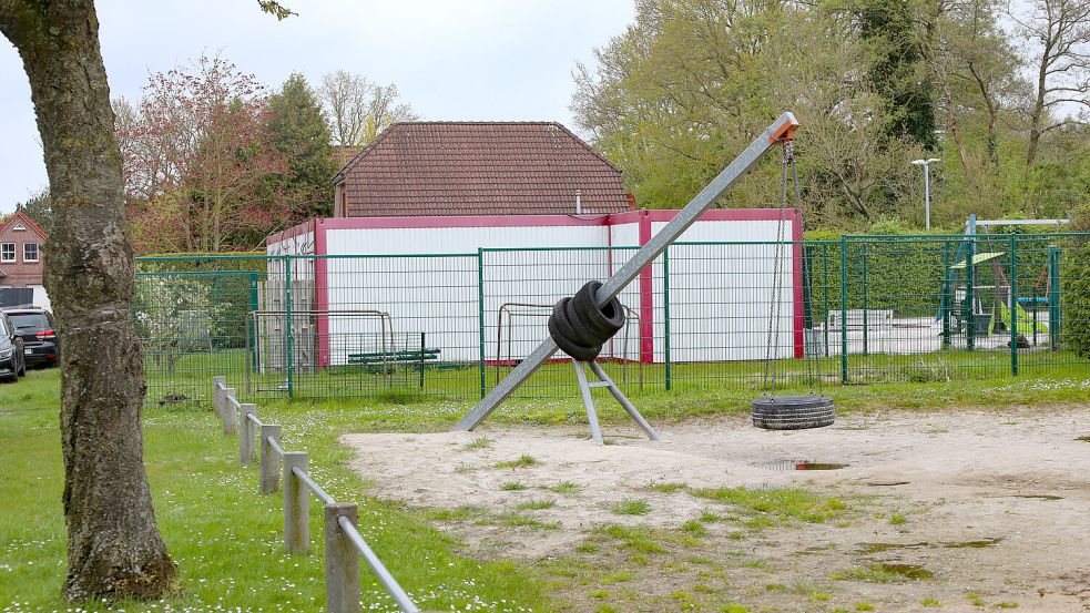 Hinter der Mühle in Ostgroßefehn gibt es schon eine Krippe. Nun wird sie in Richtung des öffentlichen Spielplatzes um einen Kindergarten erweitert. Foto: Romuald Banik