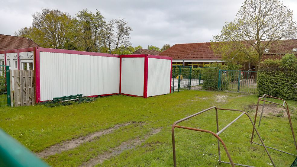 Immer wieder anders: Bis 2023 war in den Containern eine Kindergartengruppe untergebracht. Dann zog de Kindergarten ins Haupthaus und – nach einem kleinen Umbau – in die Container die Krippe ein. Nun wird ein Kindergartenbereich angebaut. Foto: Romuald Banik