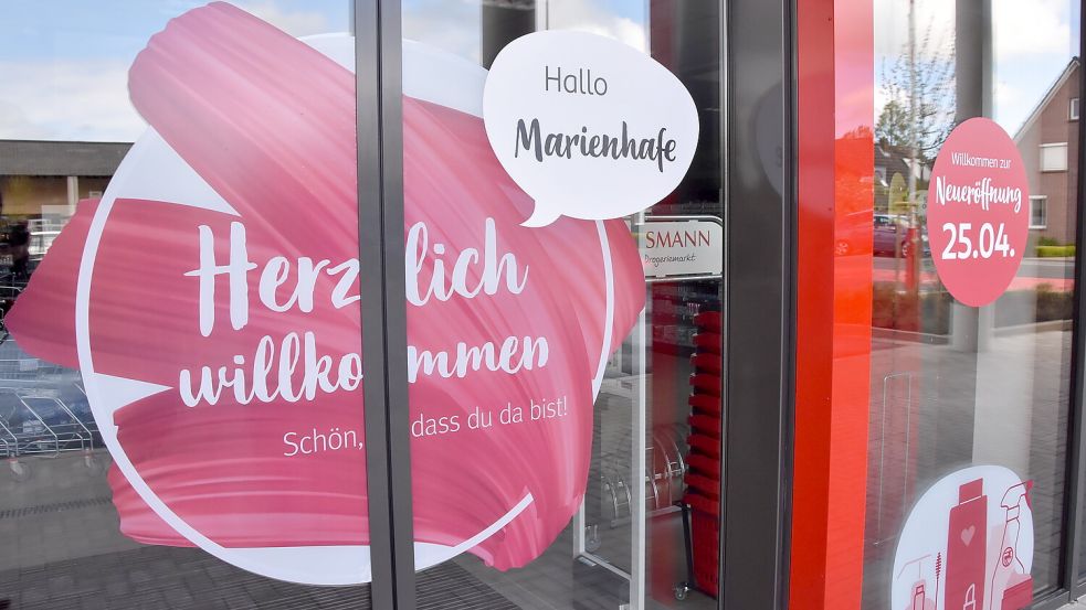 Freundliche Begrüßung am Eingang der Rossmann-Filiale. Foto: Thomas Dirks