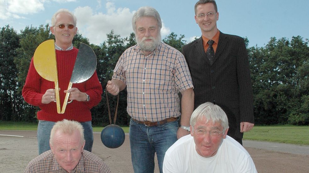 Sie machten 2007 den Anfang: Wilm Hicken (stehend von links, Jürgen Lübben, Andre Kepper und (hockend von links) Eilert Janssen und Heinz Knieper legten den Grundstein. Foto: Thomas Dirks