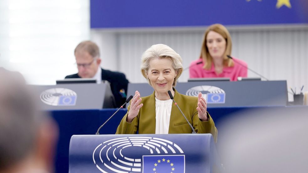 „Die Ukraine trägt für uns alle eine schwere Last auf ihren Schultern“: EU-Kommissionspräsidentin Ursula von der Leyen. Foto: Jean-Francois Badias/AP/dpa