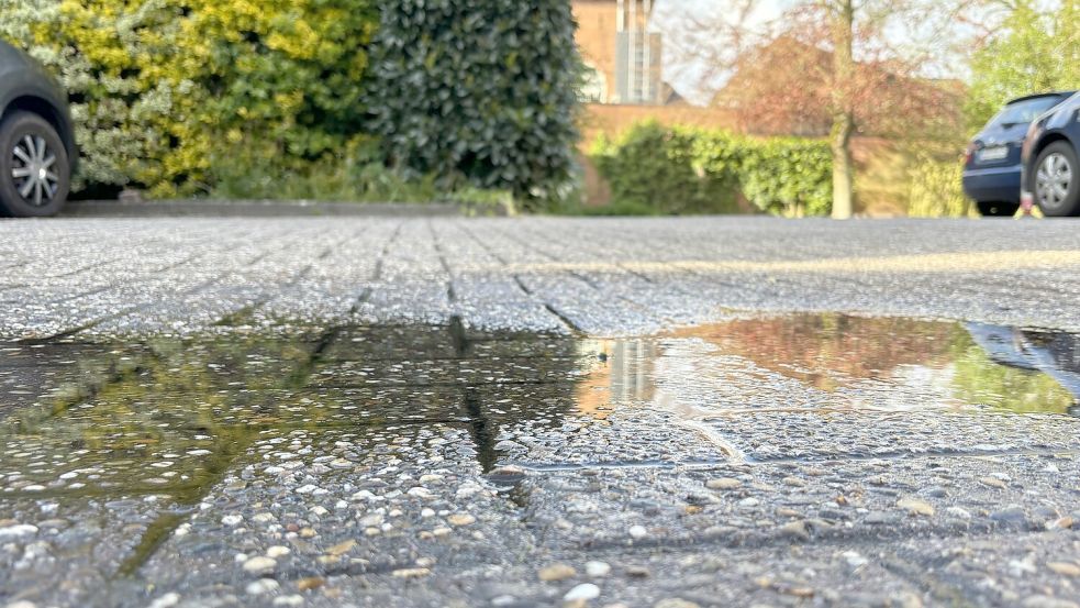 Versiegelte Flächen auf Privatgrundstücken sollen demnächst Geld kosten – so ein Vorschlag der Auricher Verwaltung. Foto: Heino Hermanns