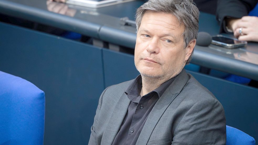 Verprellt die Umweltfreunde in seinem Heimat-Bundesland zunehmend: Wirtschaftsminister Robert Habeck. Foto: IMAGO/Political-Moments