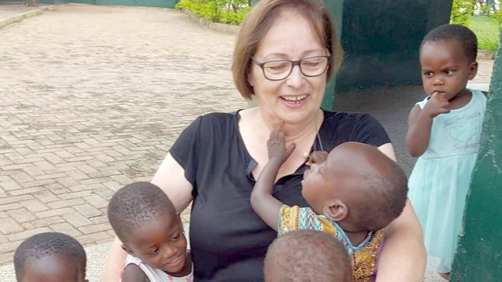 Hildegard Hölscher hilft regelmäßig im Kinderhaus Hanukkah in Ghana. Foto: Kinderhaus Hanukkah
