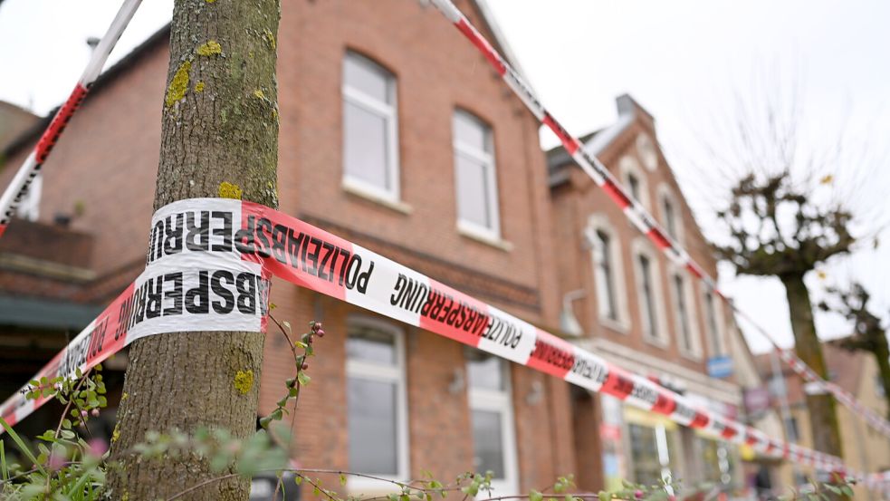 Der mit Flatterband abgesperrte Tatort. Foto: DPA