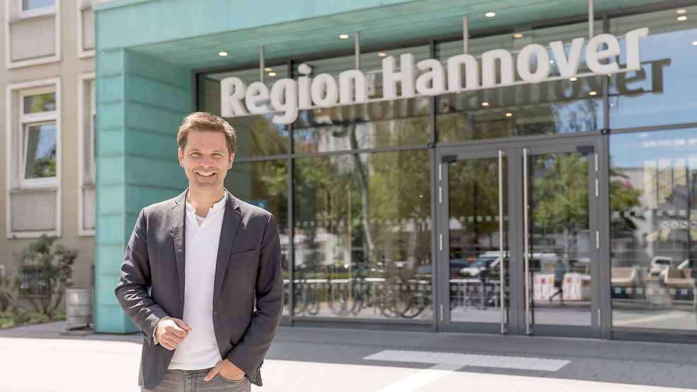 Noch an der Spitze der Region und schon in einigen Jahren an der Spitze des Landes? Steffen Krach (SPD), Präsident der Region Hannover. Foto: Philipp Schroeder