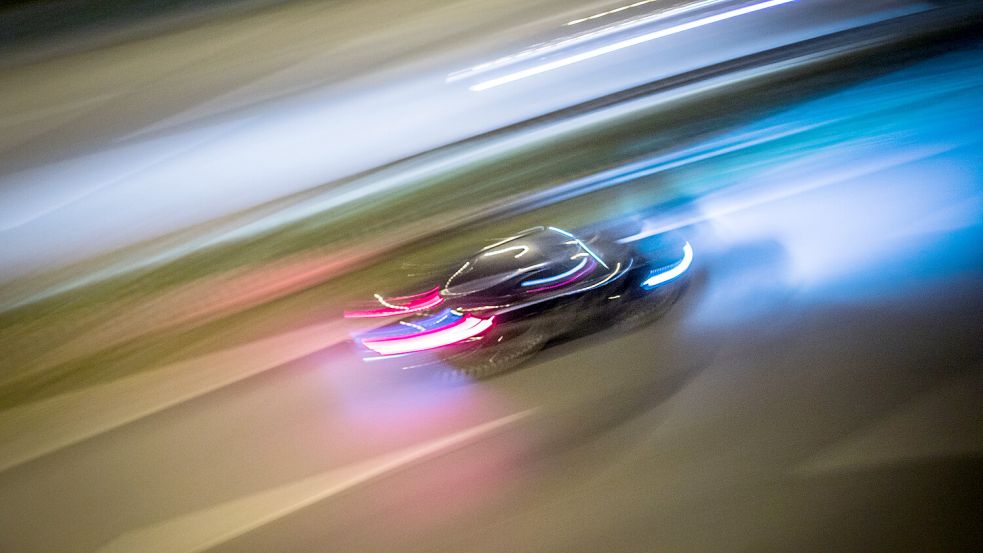 Zwei Männer haben sich in der Bremer Bahnhofsvorstadt ein illegales Autorennen geliefert. Foto: Frank Rumpenhorst / dpa