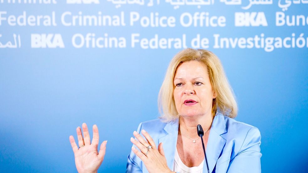 Bundesinnenministerin Nancy Faeser stellt das „Bundeslagebild Cybercrime 2023“ vor. Foto: Andreas Arnold/dpa