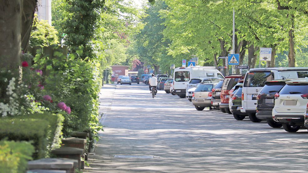 Dicht an dicht können auf dem Georgswall bis zu 81 Autos abgestellt werden. Nach gültiger Beschlusslage müsste hier eine Flaniermeile entstehen. Foto: Heino Hermanns