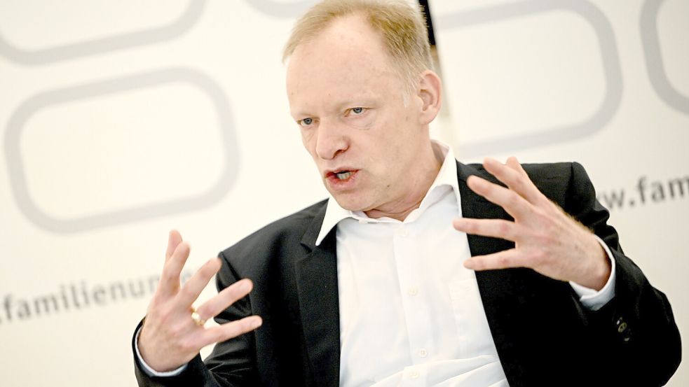 Sieht noch keine wirtschaftliche Erholung: Ifo-Präsident Clemens Fuest. Foto: Britta Pedersen