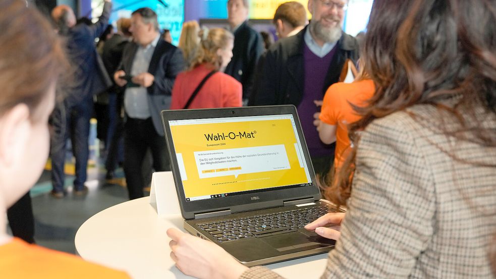 Wahl-O-Mat zur Europawahl online Wahl-O-Mat zur Europawahl mit Wahlprogrammen der politischen Parteien mit Vertretern de Foto: www.imago-images.de