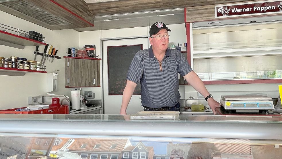 Werner Poppen ist Markthändler mit Leib und Seele. Fotos: Boschbach